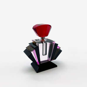 Karun Home tasarımına sahip el yapımı renkli camlı parfüm şişesi. 